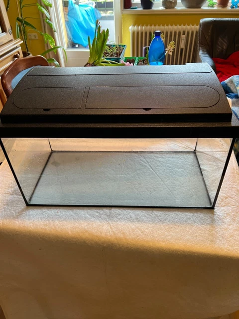 Aquarium 60x30x30cm 60 li mit Deckenlampe u. Innenfilter, Steine u. viel Zubehör