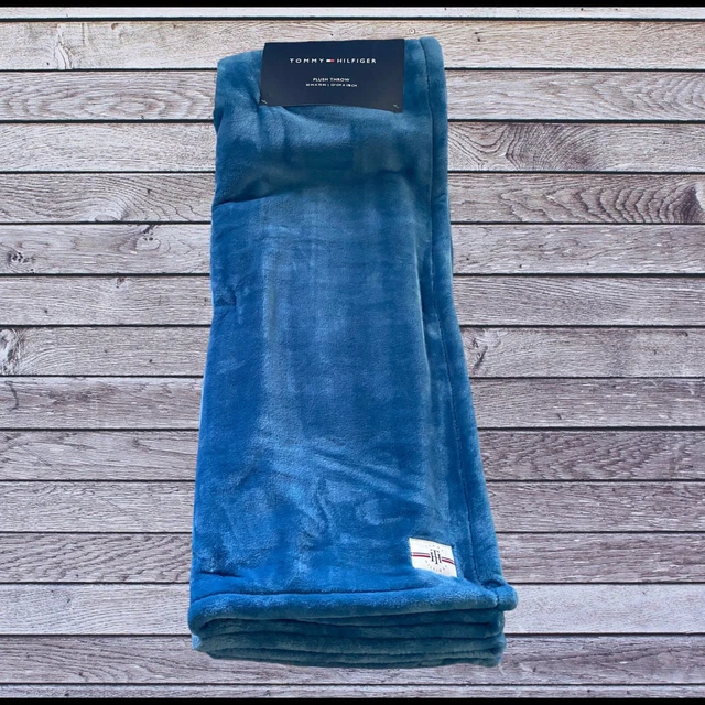 Tommy Hilfiger Luxury Oversize Plush Ultra Soft Blanket/Throw Royal Blue 50"x70"