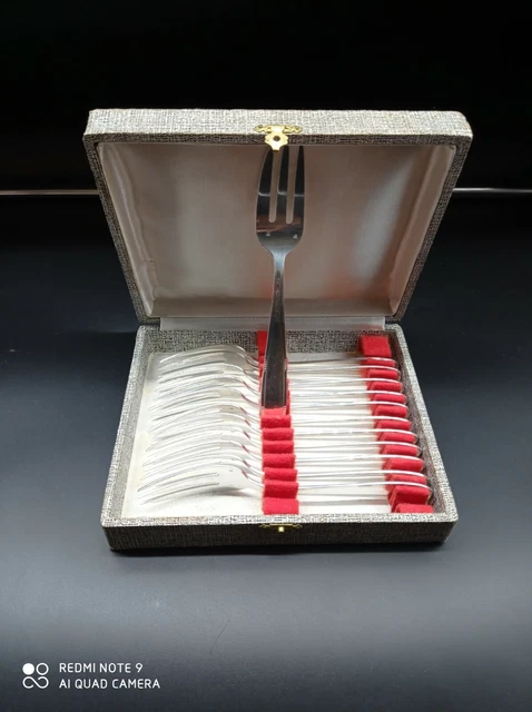 12 fourchettes à dessert argent 950 Minerve style regence décor coquille orfèvre E Puiforcat early 20th c French 950 silver dessert forks - France