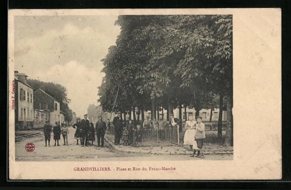 CPA Grandvilliers, Place et Rue du Franc-Marche