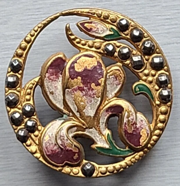 Bouton ancien métal doré embouti avec clou métal  style art nouveau 28 mm