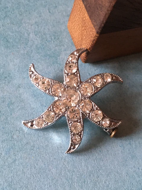 Broche carrée en argent massif brossé Broche carrée en argent massif brossé