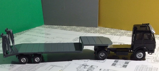 4002/4 Mercedes Benz 1:50, Actros SLT mit Wechselbrücke und Abdeckplane