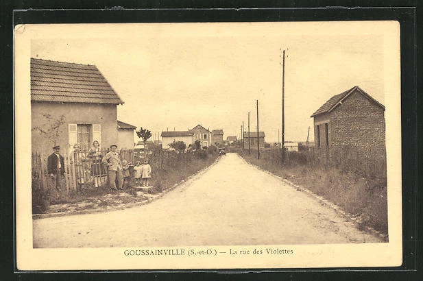 CPA Goussainville, La rue des Violettes, Blick in die Strasse