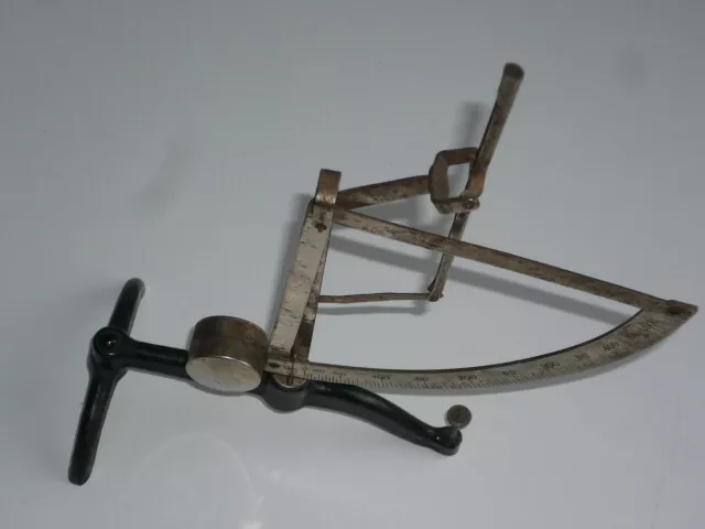 Antike Briefwaage Gusseisen, Skala bis 500 g, H = 27 cm, ohne Schale, rest.-bed 