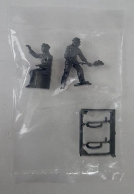 NEW Hornby X1400 OO Gauge Loco Crew Figures (Driver & Fireman) & Brake Hose Pack