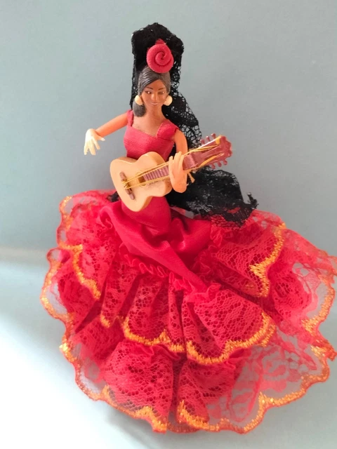 Poupée danseuse de flamenco espagnole en composition