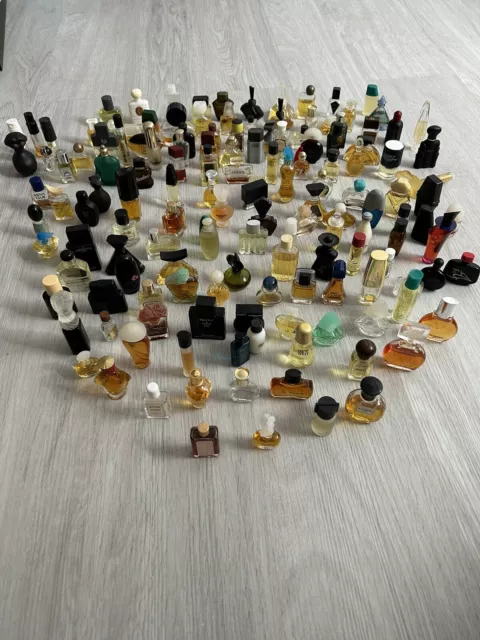 Lot de 140 miniatures de parfum- collection échantillons divers marques.