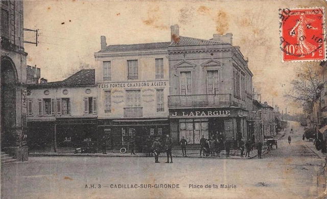 CPA 33 CADILLAC SUR GARONNE PLACE DE LA MAIRIE (cliché rare