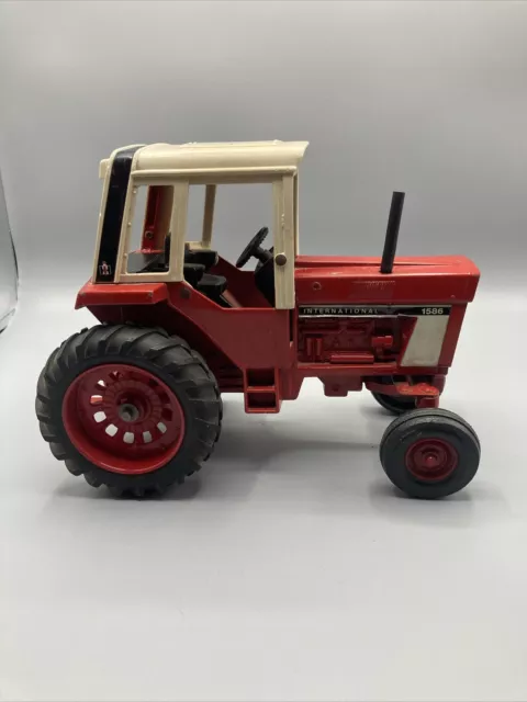 Vintage ERTL 1586 International Harvester Diecast Toy Tractor 1/16 Scale