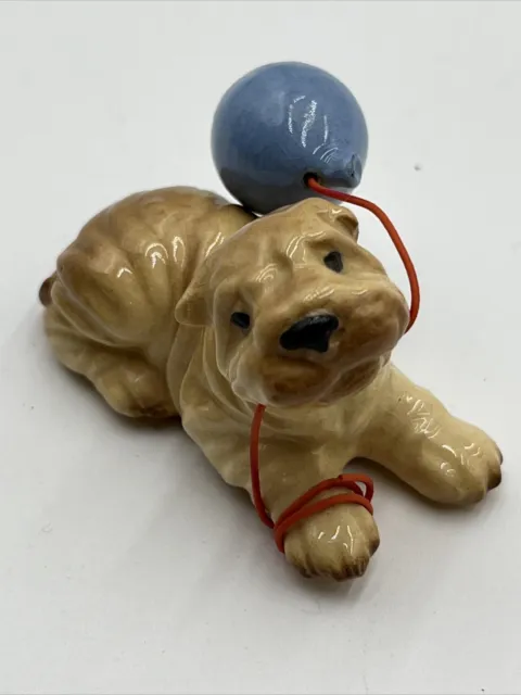 V.TG 1986 Hagen Renaker Miniature Shar Pei Dog With Blue Balloon Figurine CA USA