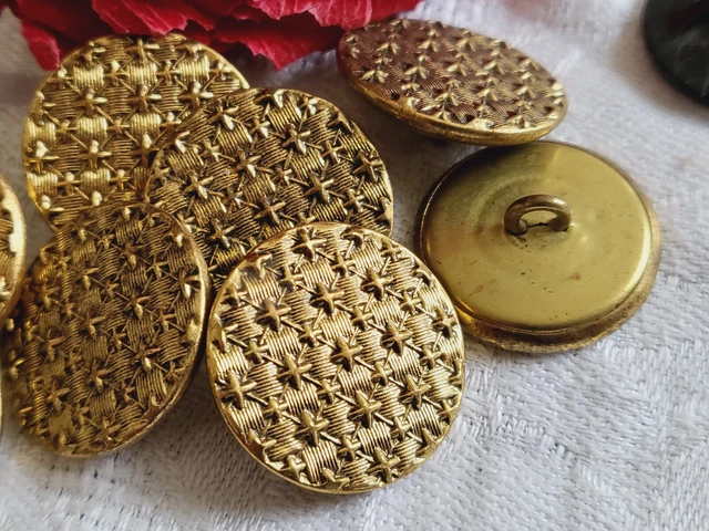 lot 6 boutons vintage en metal doré motif relief  pied 1,8 cm ref 508