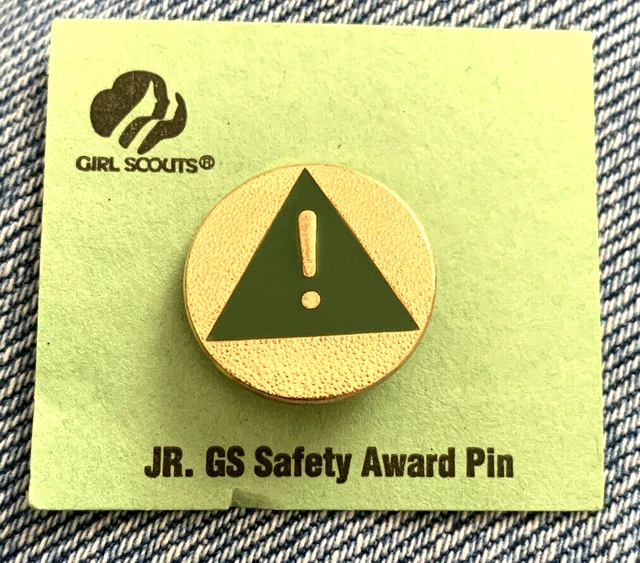 Retired Girl Scout Junior SAFETY AWARD PIN New on Original Card circa 2000~ NEW