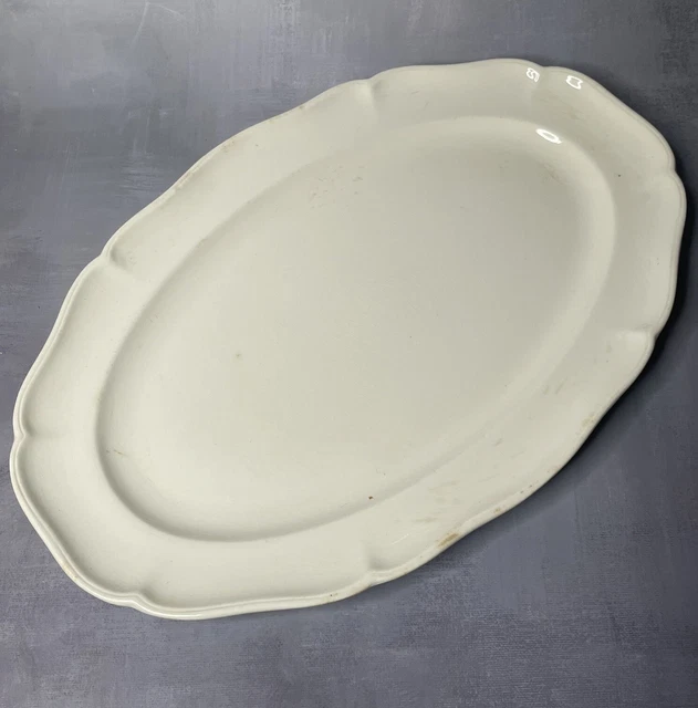 Grand plat ovale VILLEROY & BOCH couleur crème sobre et élégant