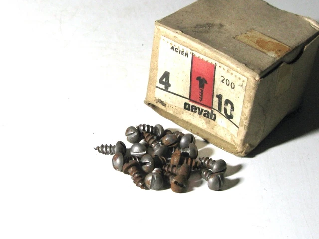 Lot De 26 Vieilles Vis à Bois Fendues En Acier - Dimensions 3 X 25 Mm, Occasion