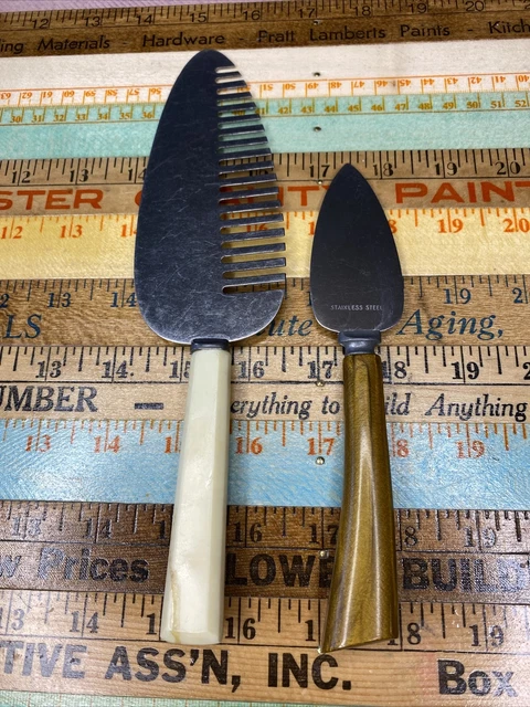 Cuchillo para pastel ranurado por Nevco lote de 2 cuchillos para servir MCM resina inoxidable vintage
