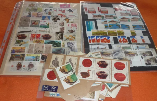 VR China Briefmarken Sammlung 4 Albumseiten DIN A4 + Kiloware Konvolut Lot