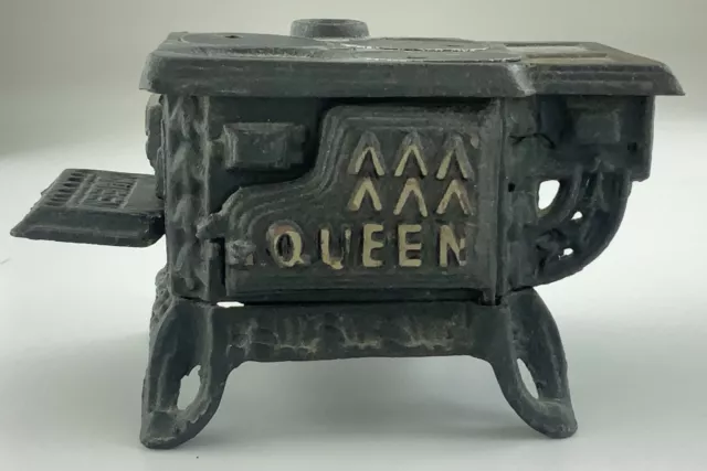 Queen Cast Iron Miniature Stove Salesmen Store Sample W580