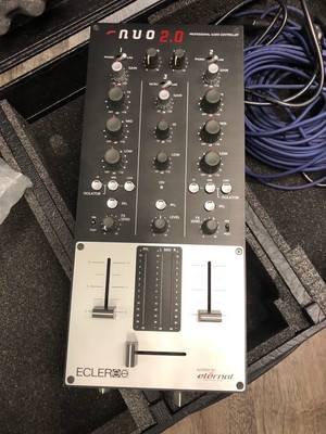2 x Pioneer CDJs 350 w/ USB Mixer Ecler Nuo 2.0 