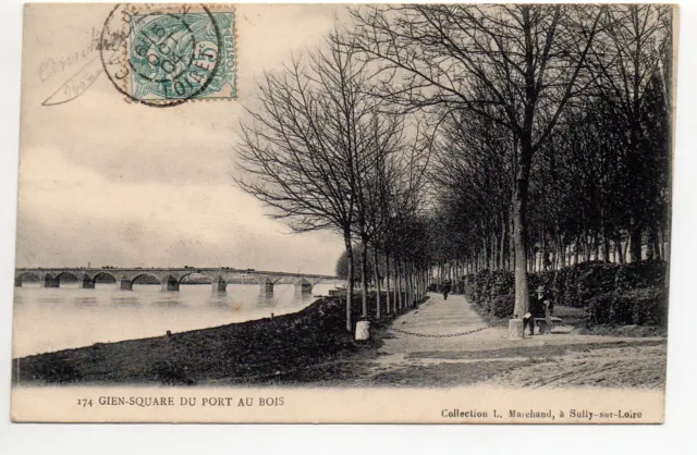 GIEN - Loiret  - CPA 45 - le square du Port au bois