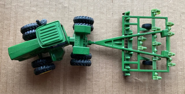 1:64 ERTL John Deere 8850 4WD Tractor w/ Soil Finisher Disk Chisel Plow