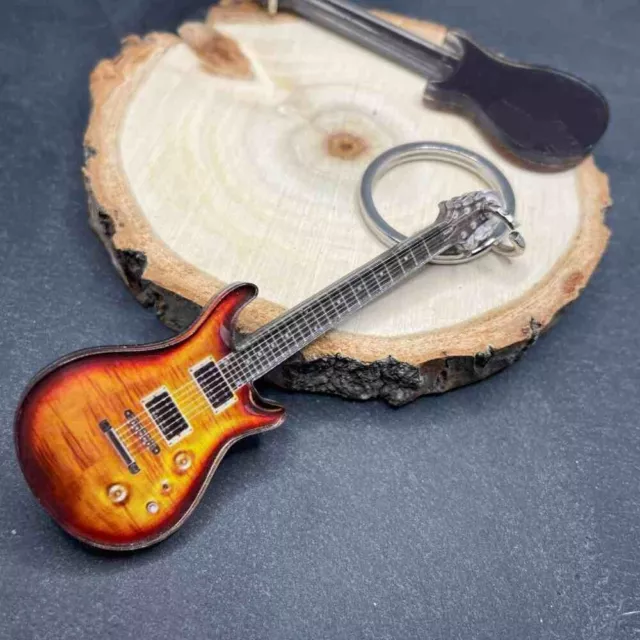 Porte-clés guitare Fame Forum IV