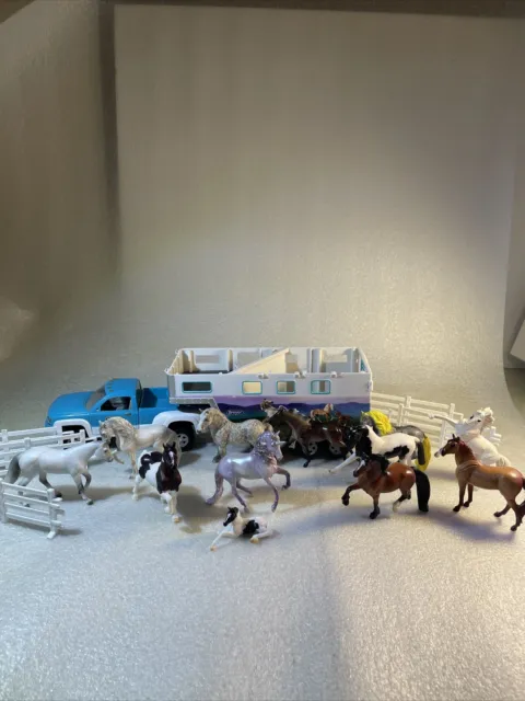 Breyer Stablemates Teal Truck And Gooseneck Trailer Plus 10 Horses and Fences