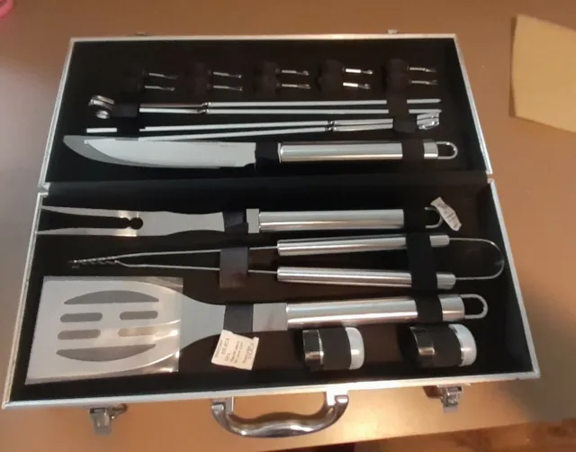 NEW BBQ COOKOUT GEAR  21 PIECE STAINLESS STEEL GRILL SET w/CASE promotional set