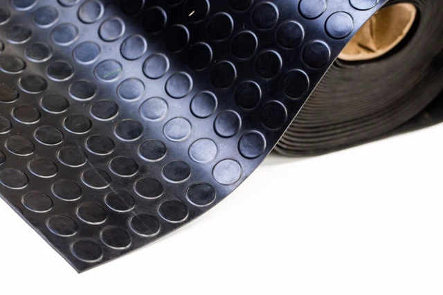 Tappetino nero antiscivolo 5 mm in gomma opaco resistente garage MONETA penny