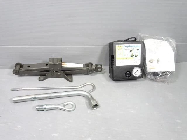 SUZUKI WAGON R 2017 DAA-MH55S Kit attrezzi [usato] [PA78529016]