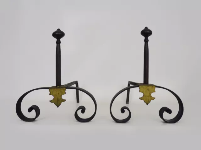 Grande paire de chenets de cheminée en fonte et métal doré. France 19eme siècle