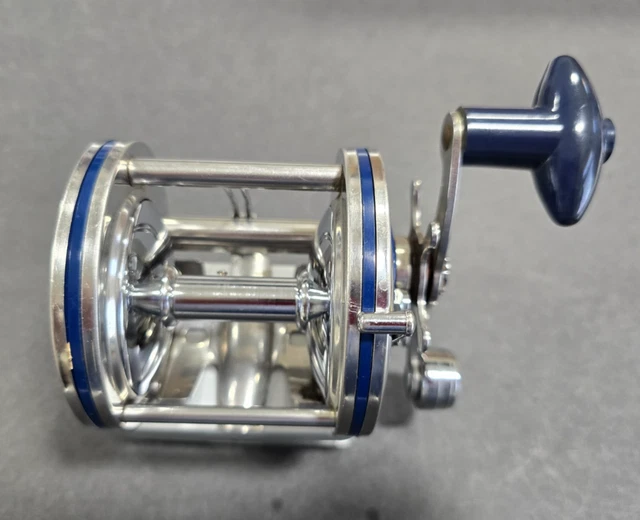 VINTAGE (OLYMPIC) DOLPHIN 631-LW TROLLING REEL with CASE