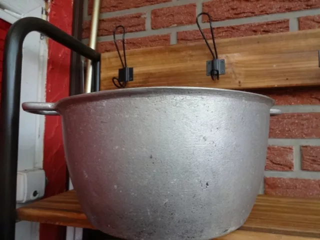 Kochtopf 2 Weltkrieg aus Stahlhelm gefertigt Flucht aus Pommern von Oma schwer