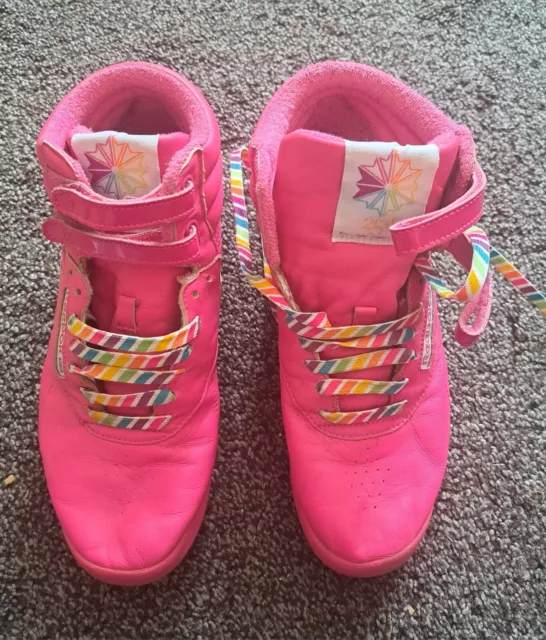 Hot pink reebok deals