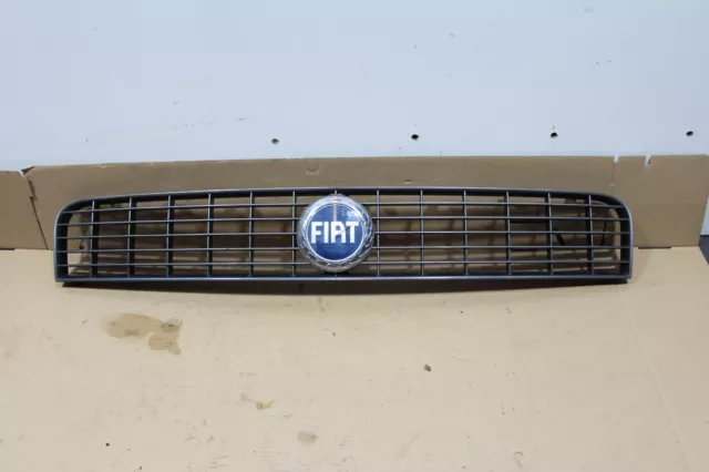 Kühlergrill 735335775 Fiat Grande Punto 199 Bj,2006