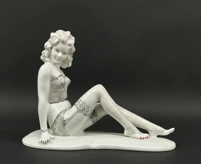 9924086 Porcelana Figura Mujer Tomando Sol Esmaltado a Mano Wagner&Apel 16x20cm