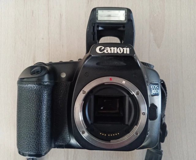 Appareil Photo Numerique  Canon Eos 30D - 8.2 Mp Avec 2 Batteries Et Chargeur
