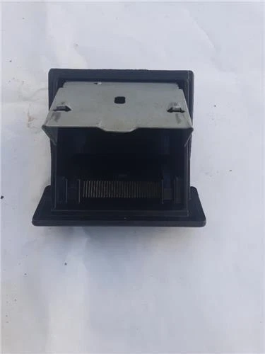 7410289108 PORTA CENERE Toyota Hilux 87/97