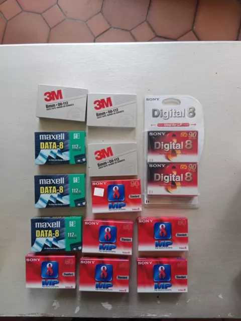 Lot De 14 CASSETTES VIDEO  Sony, 6 8Mp,2 Digital 8,3 Maxwell Data 8,3 3 M Neuves