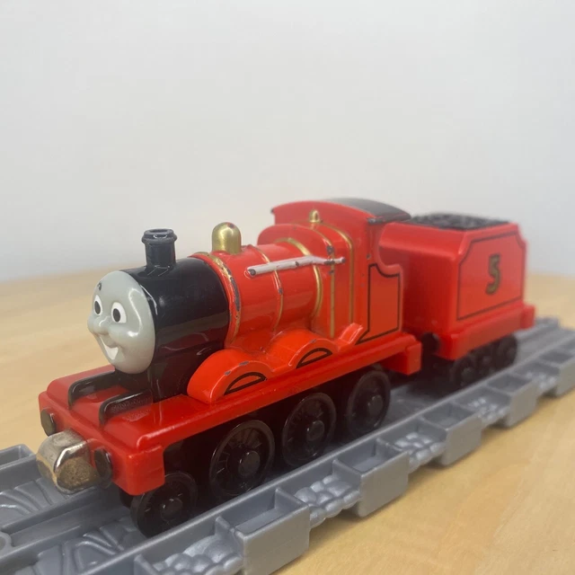 LEARNING CURVE THOMAS the Tank Engine Take Along Engine James and ...