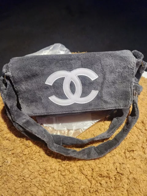 CHANEL VIP GIFT bag Cross body Bag Shoulder Bag Gold Strap Brand New With  Box $139.95 - PicClick