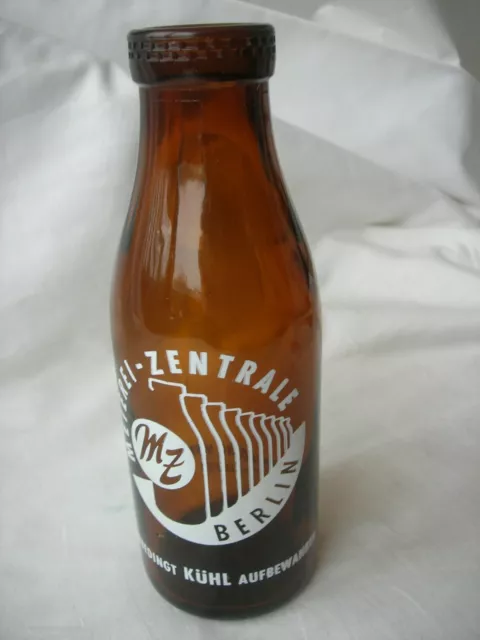 Orig.-alte Berliner Milchflasche (0,5 Liter). TYP 3  MZ MEIEREI-ZENTRALE BERLIN