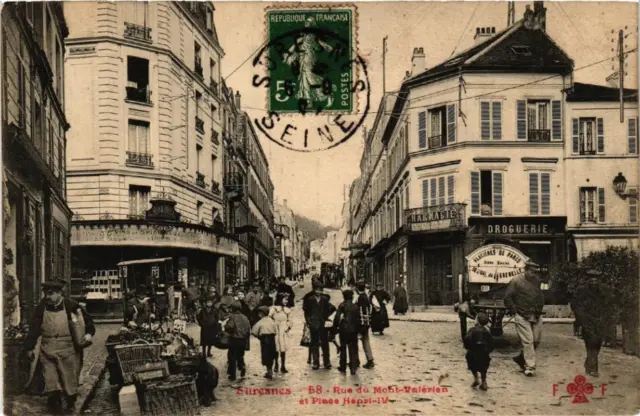 CPA SURESNES Rue du Mont-Valerien. Place Henri IV (509754)