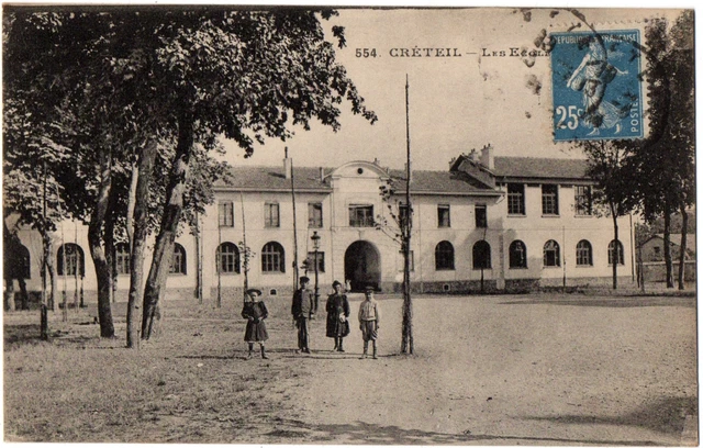CPA 94 - CRETEIL (Val de Marne) - 554. Les Ecoles (petite animation) - Malcuit