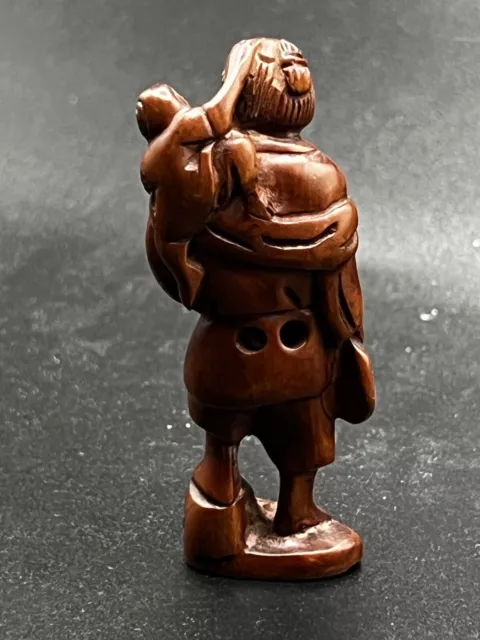 Netsuke-Buchsbaumfigur signiert Mann mit 2 Affen Japanische 1950-1970 3