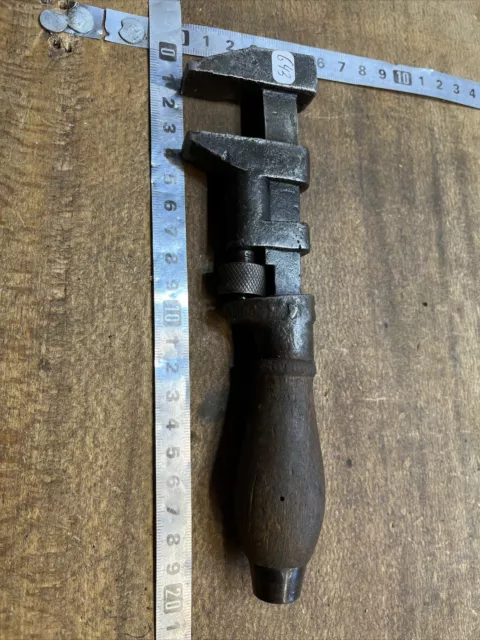 n° 643 old tool outil ancien Clé à molette Marteau Anglaise