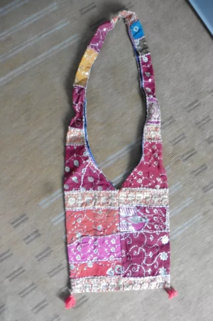 Sac à main à bandoulière en tissu patchwork brodé paillettes rouge orange d'Inde