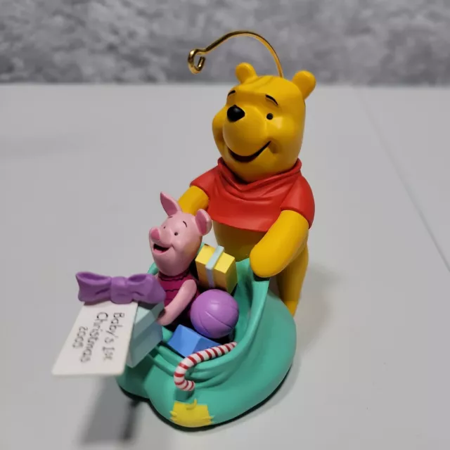 HALLMARK WINNIE THE POOH Babys First Christmas 2005 Keepsake Ornament