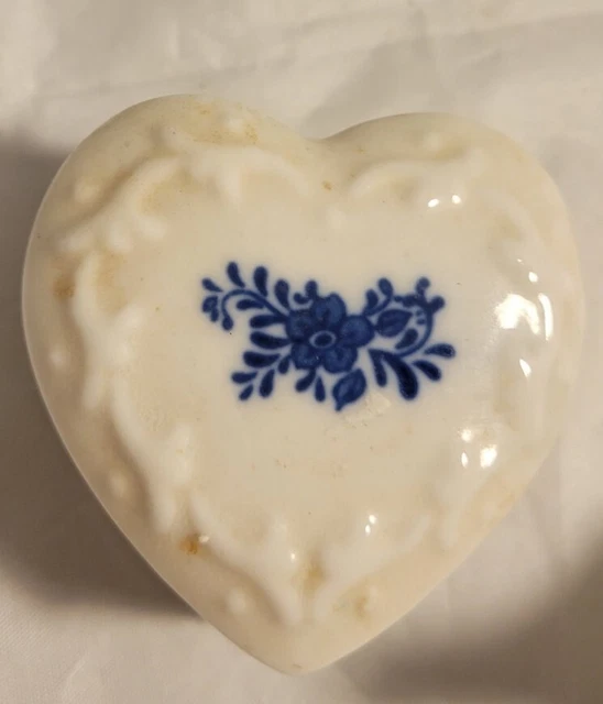VTG Porcelain Ceramic Heart Shaped Blue and White Trinket Box / Ring Box