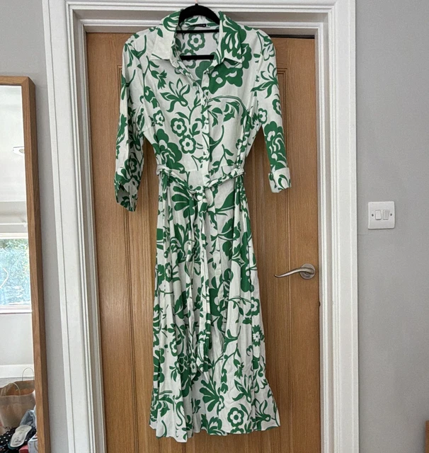zara green dress with white flowers FLORAL Midi Size small A Belt Bloggers £21.00 Model height